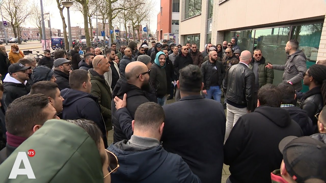 Taxichauffeurs protesteren bij Uber
