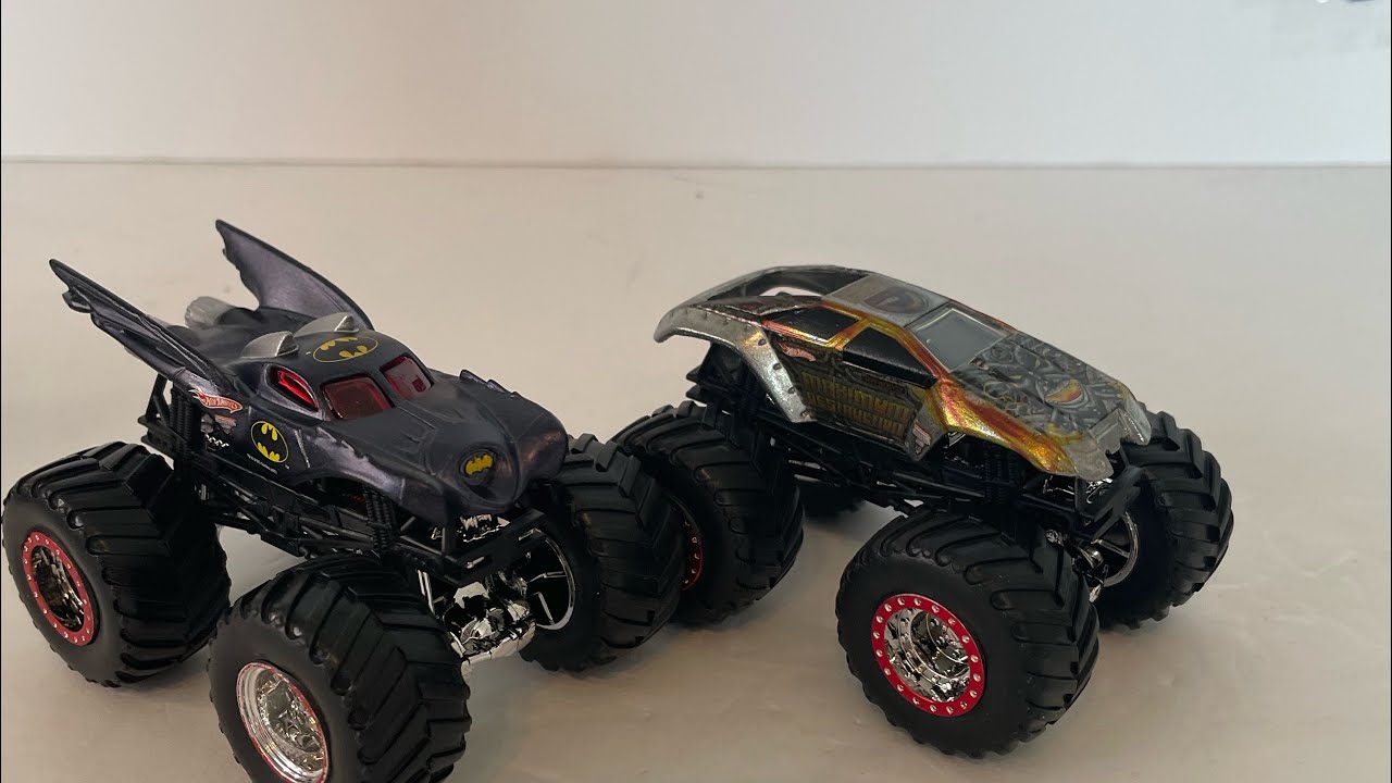 Hotwheels Monster Jam 2009 Spectraflames Batman and Maximum Destruction Review 