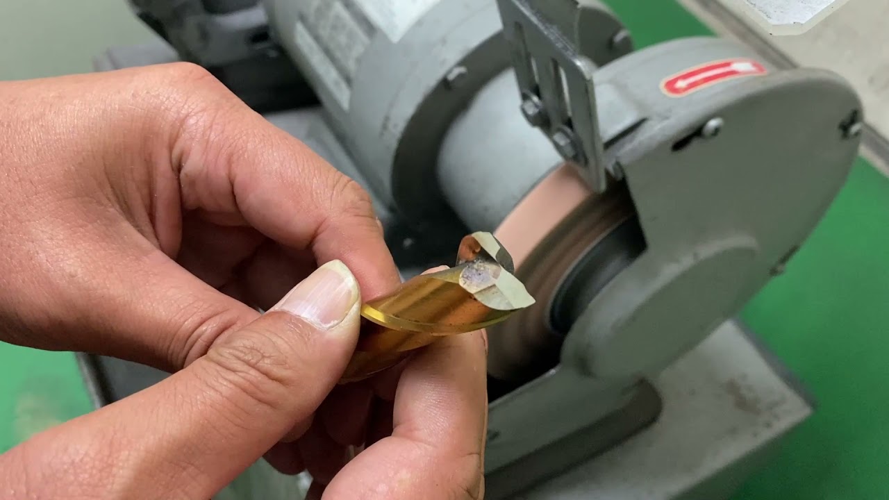 グラインダーでエンドミル研いでみた