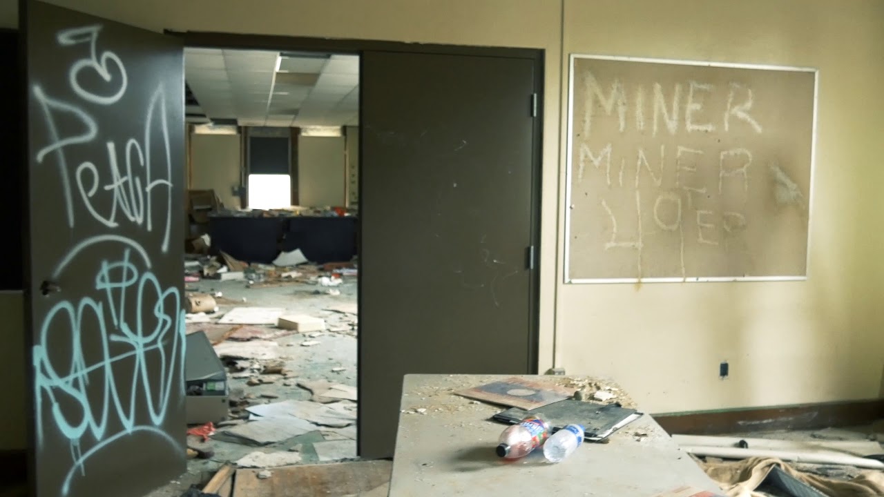 Abandoned Highschool in Flint, Michigan - Flint Central Highschool