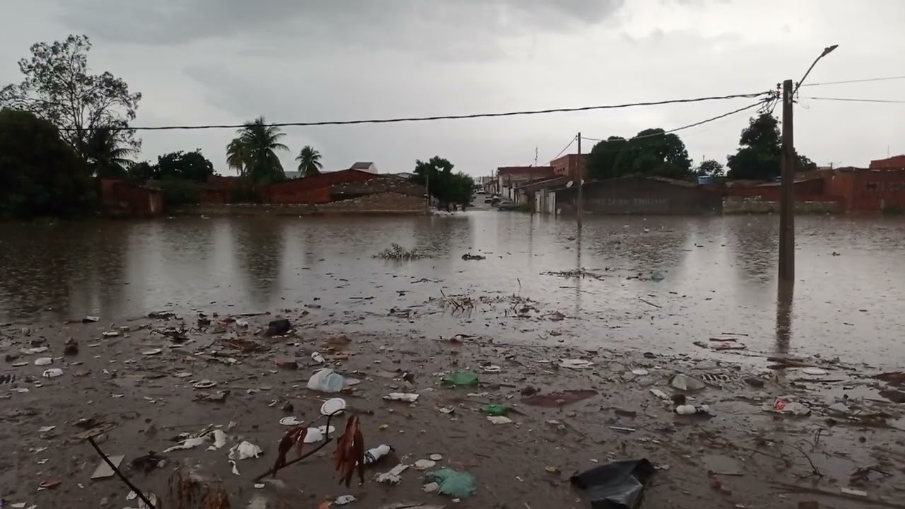 CHUVA BOA,CHUVA FORTE,E A ÁGUA QUASE POR CIMA DA LAGOA EM TRINDADE-PE.🌧️🙌🏻