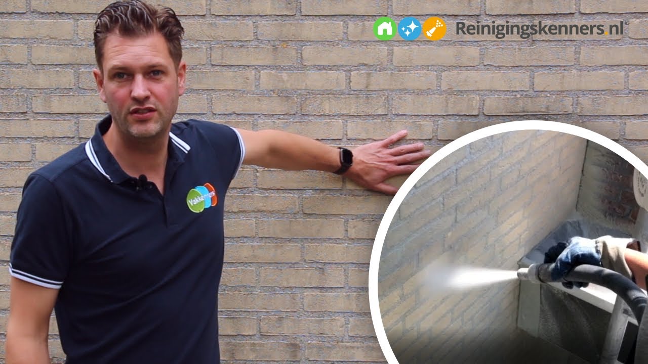 Zwarte aanslag op gevel (gele baksteen) verwijderen
