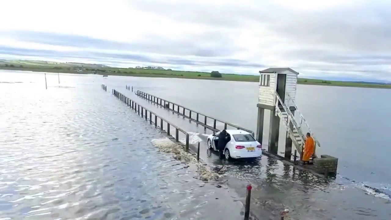 Driver Gets stuck on Holy Island causeway - Entertainment Channel