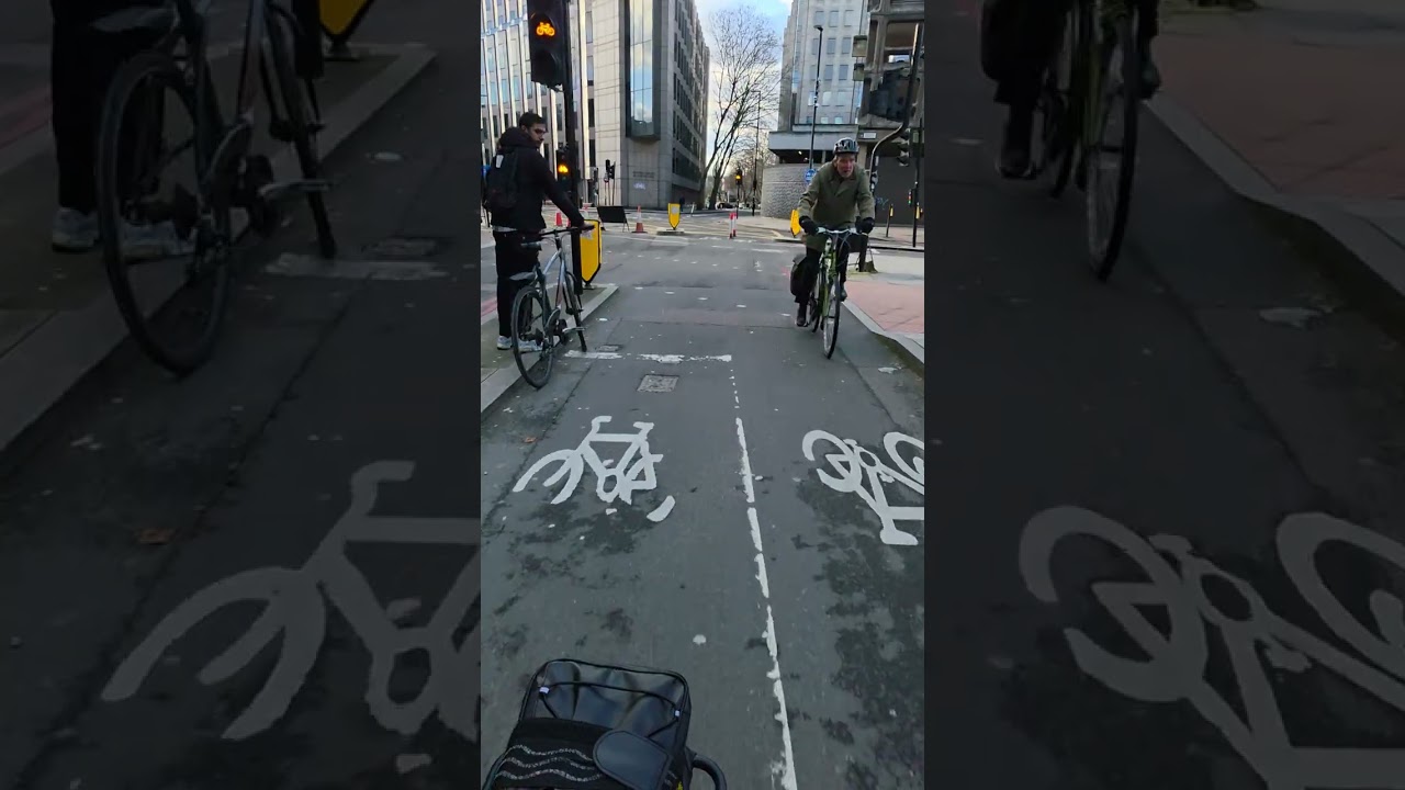 Cycling Tour London on Ebike from Canary Wharf to Greenwich via Tower Bridge