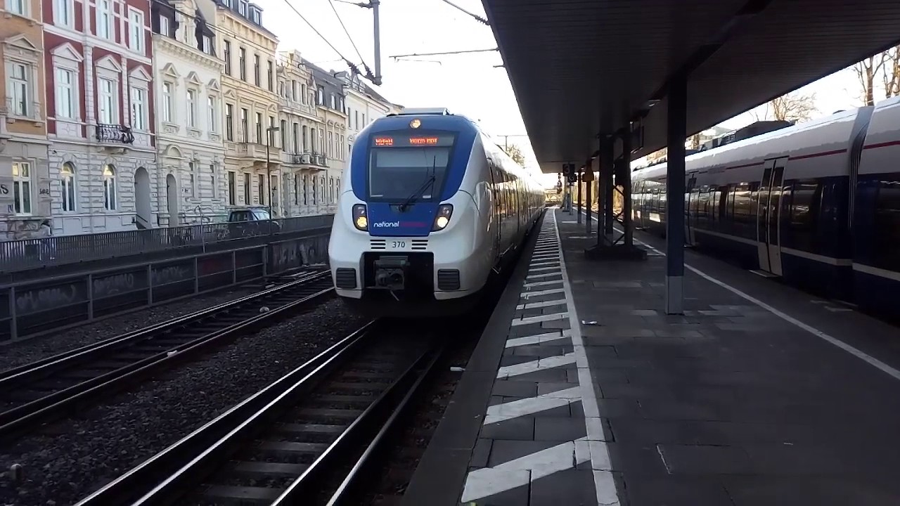 RB 48 der National Express (Nx) f&auml;hrt soeben auf Gleis 4 ein