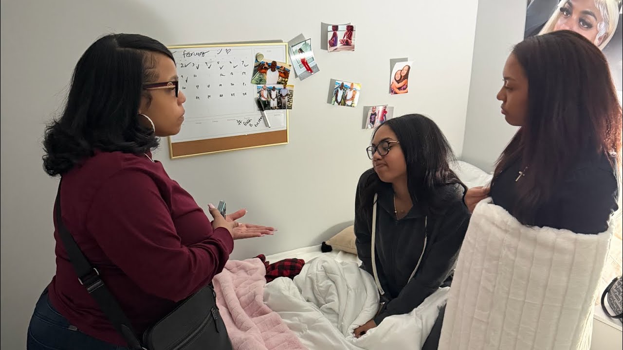Hope & Faith try to check their Mom for coming up to the school spying