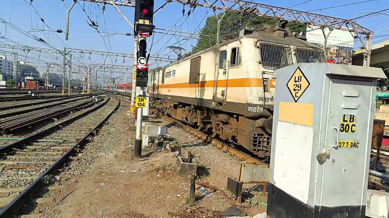 Mumbai Pune Indrayani Exp Train Arrival Pune Junction Railway Station | Indrayani Express Train