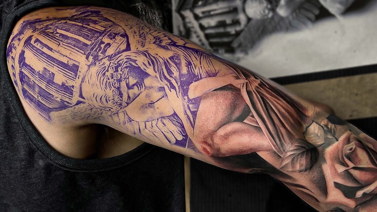 TATUAGEM DE ANJO COM RUINAS E FLORES
