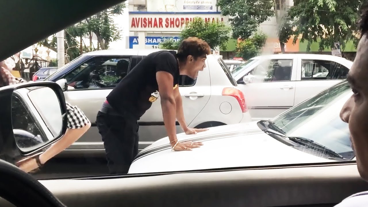 Crazy Road Rage Confrontation Caught in India