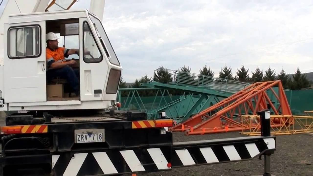 Slewing Mobile Crane Practical Training Session at CTI