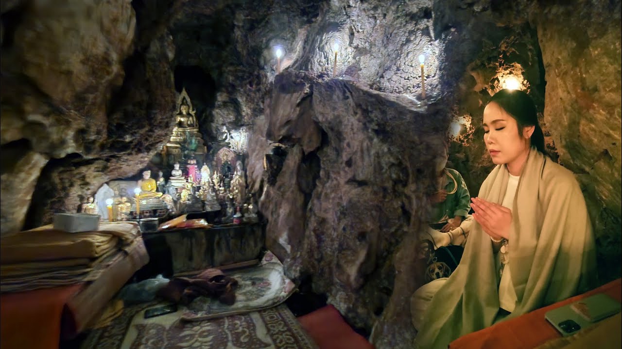 25681118Tue สวดมนต์ที่ถ้ำบาดาลถ้ำเย็น วัดถ้ำเมืองนะ ต.เมืองนะ อ.เชียงดาว จ.เชียงใหม่