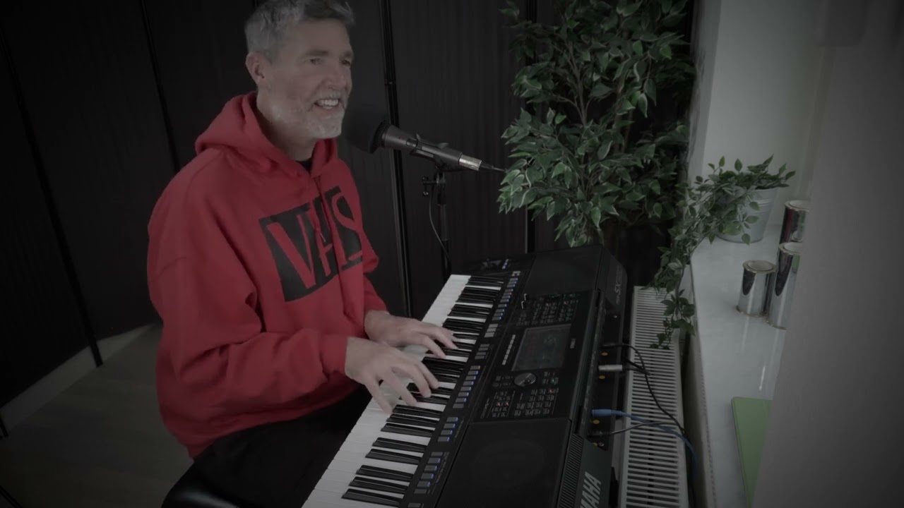 GARY BLACK // PIANO MAN plays Your Song