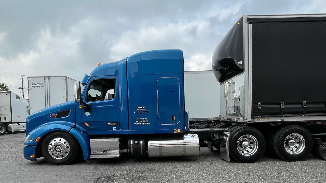 Slammed 579 Peterbilt, on Bags | MC Transport | @eliteones319 So Cali Curtain Van | Badass