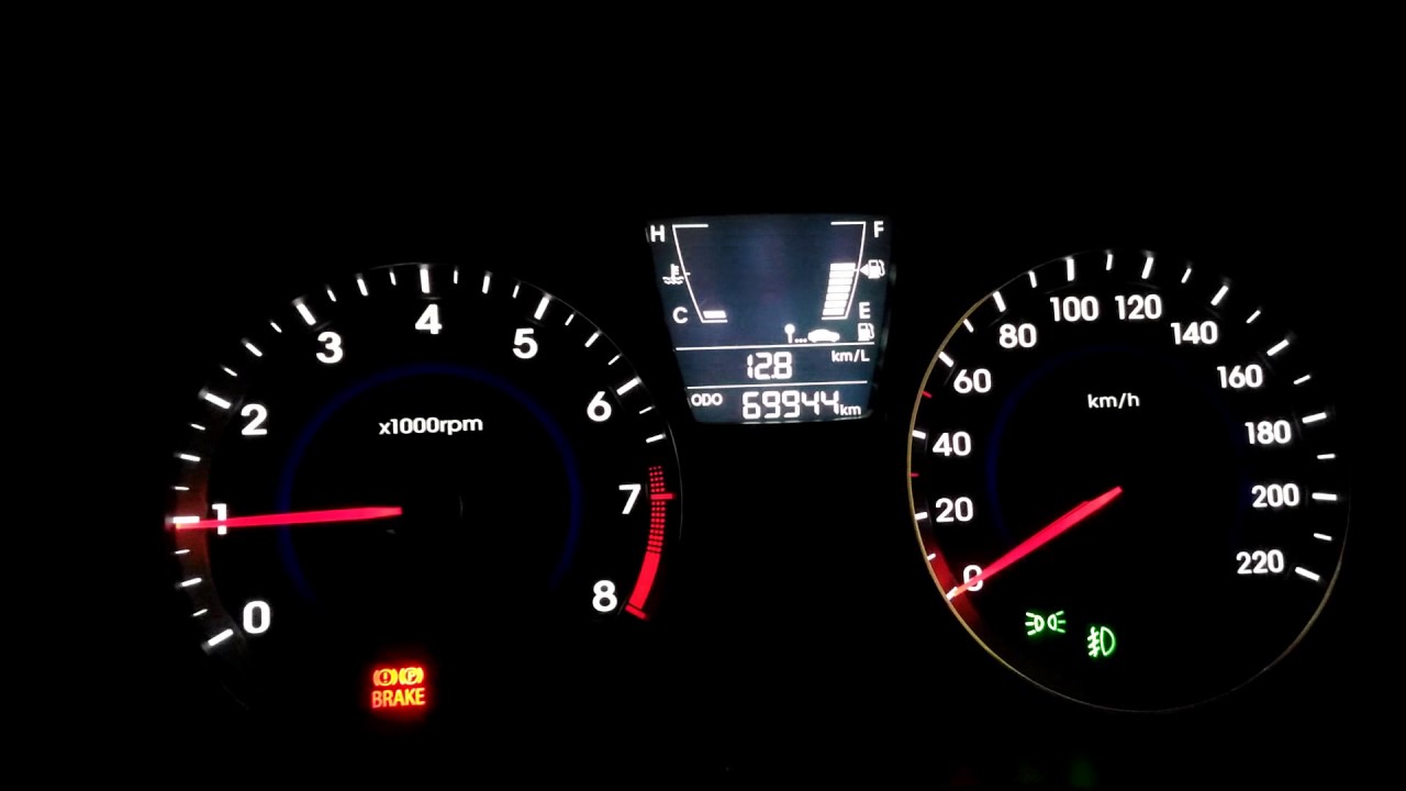 Hyundai Verna Fludic 1.4 VTVT Engine Review And Revving