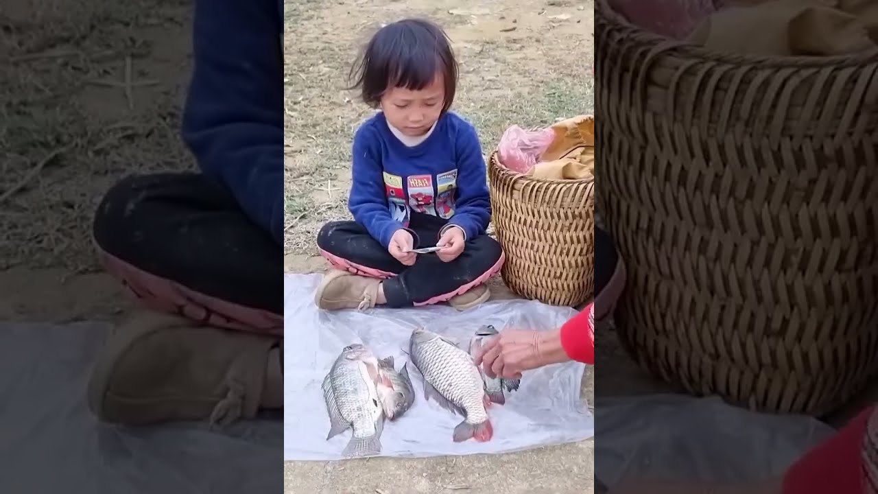 A Fisher Orphan Girl Earn Money Buy Selling Fish#orphan #orphangirl #onlineearning@orphanchildrens