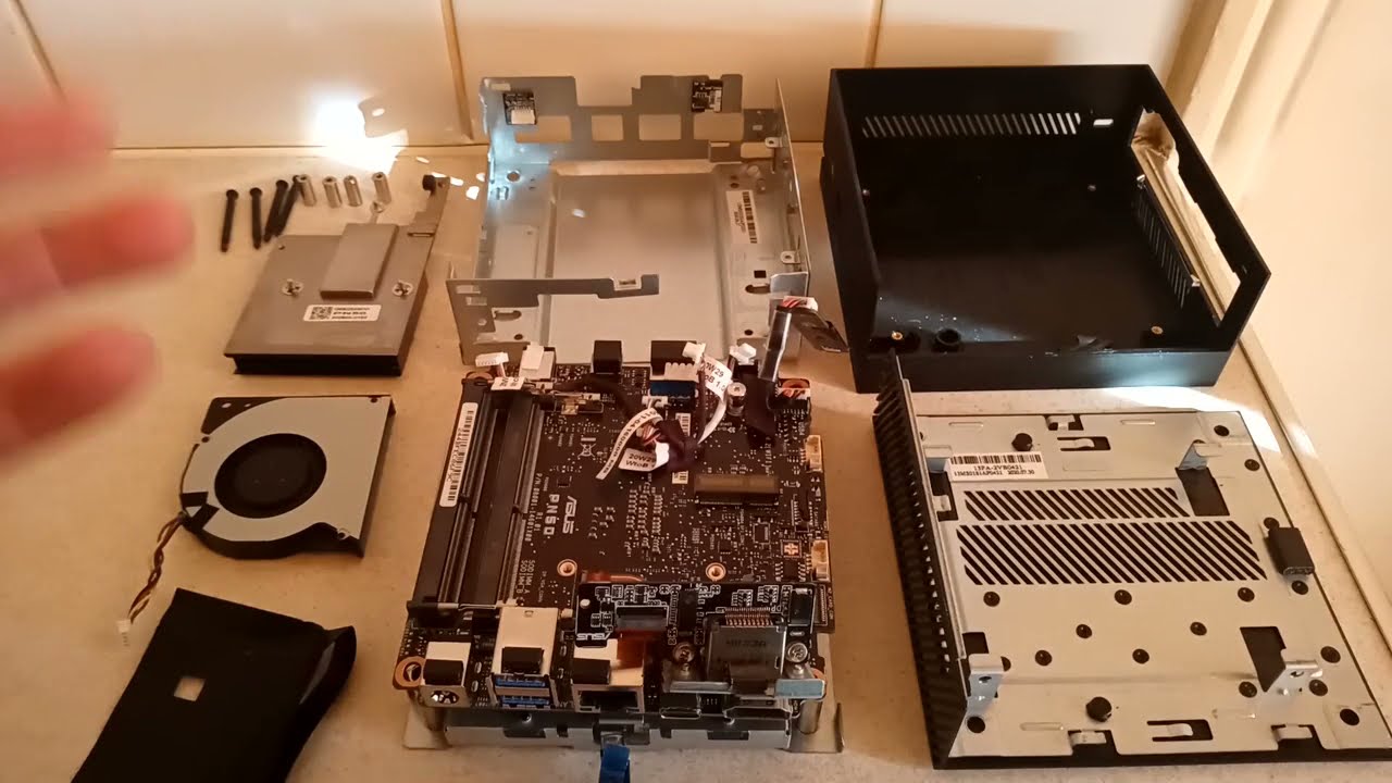 asus pn50 dismantled first look to the APU 1of 2