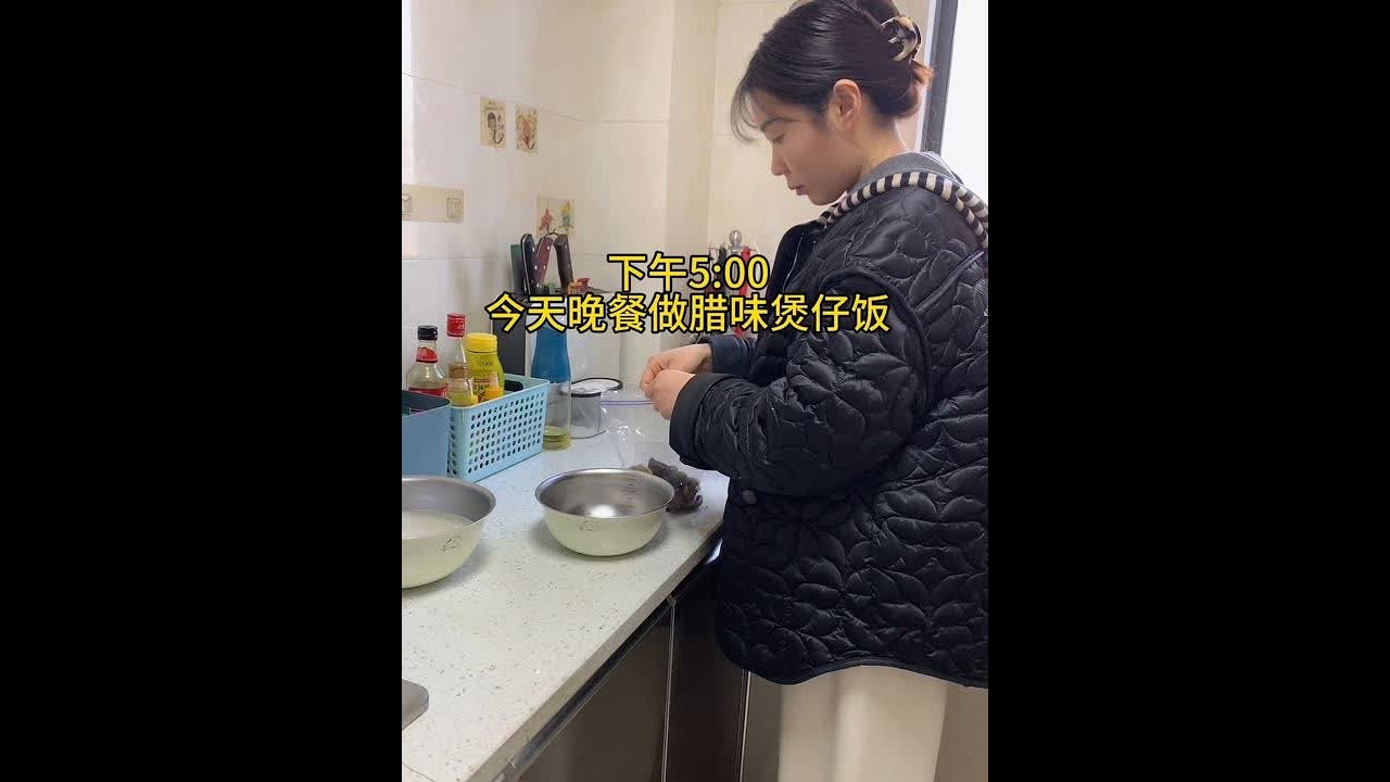 来了，姐妹们要的腊味煲仔饭做法 今天分享给你们，炫一口又香又脆的锅巴 太满足了。饭后女儿收到了心心念念的仓鼠......#记录生活 #煲仔饭 #我的厨房日记