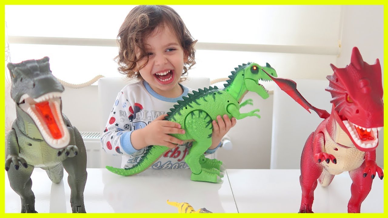 Yeni Büyük Yeşil Dev Dinozor Açtık, Oynadık. Yankı Dinozorlara Bayılıyor l Oyuncak Açılımı
