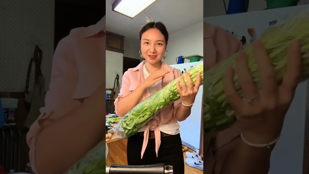 躲在门廊边看风景边吃火锅，假装在度假😂