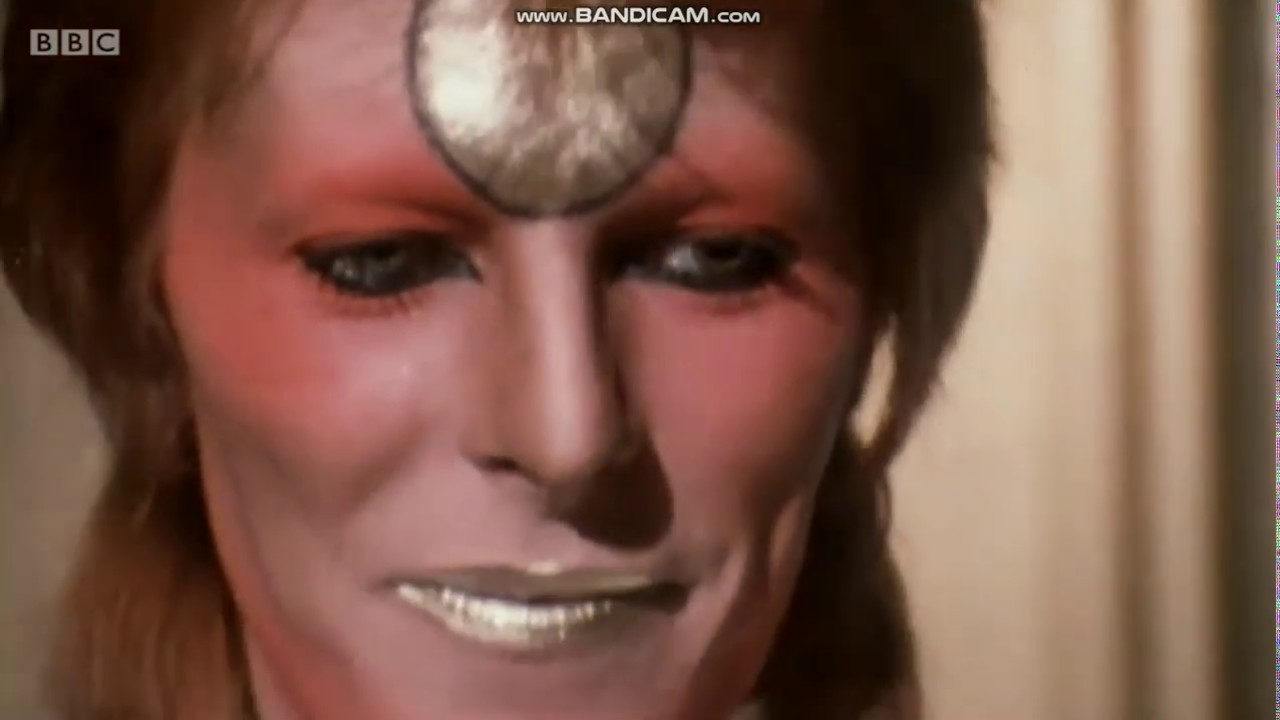 Bowie 'Aladdin Sane' New Photo by Brian Duffy in V&A