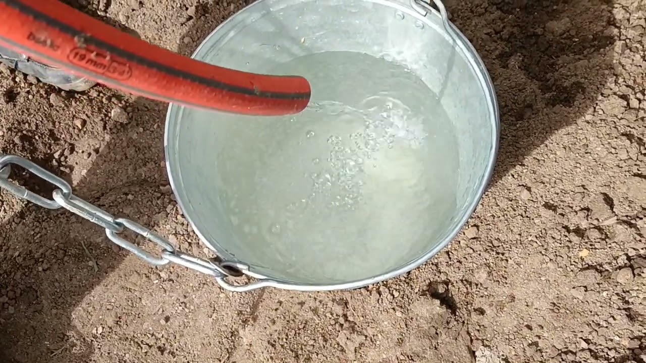 Может ли вода отстаиваться в колодце от метала.