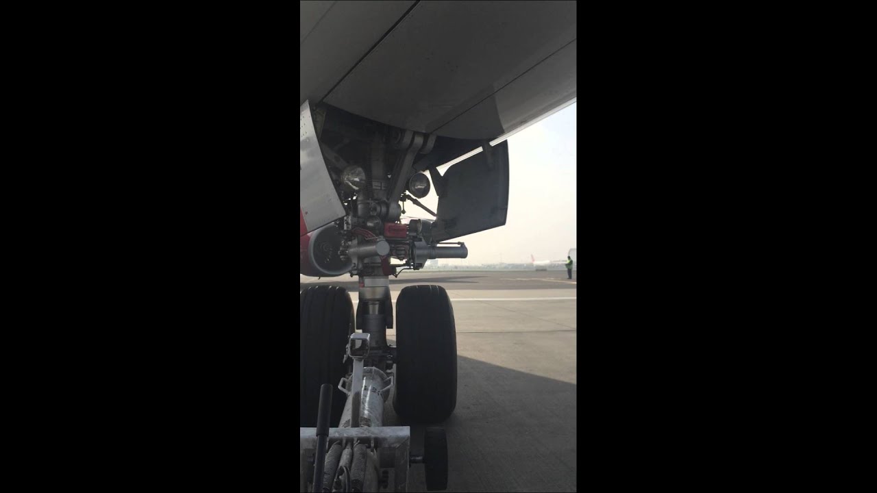 AIRCRAFT PUSHBACK training 2015 Heathrow