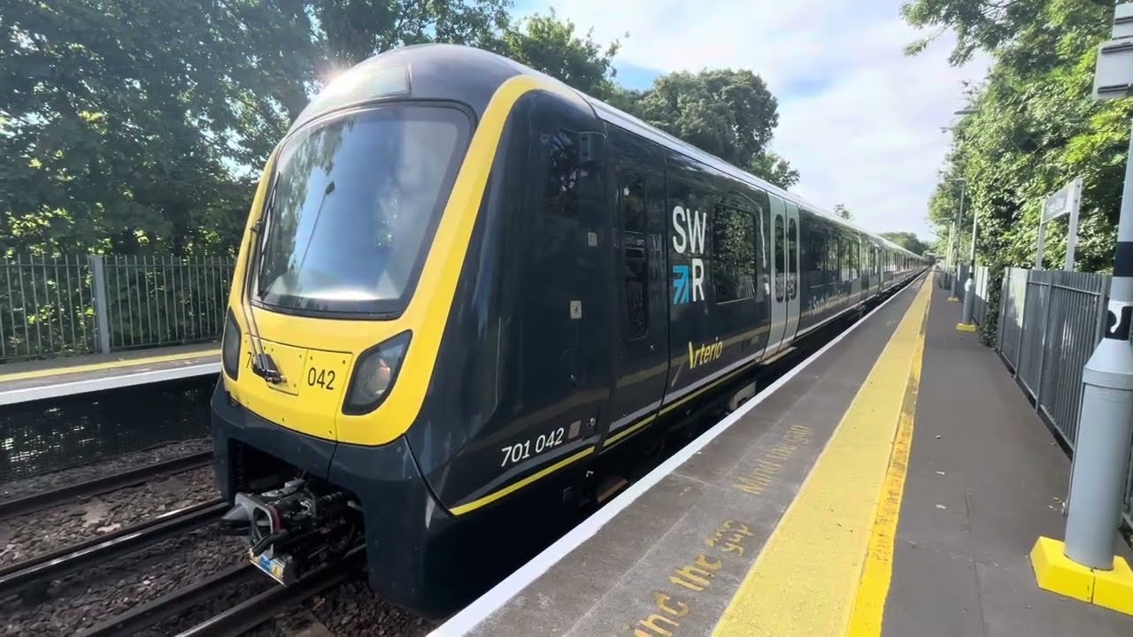 Thames Ditton Railway Station | Trains at and a tour of the station | 12/07/25 