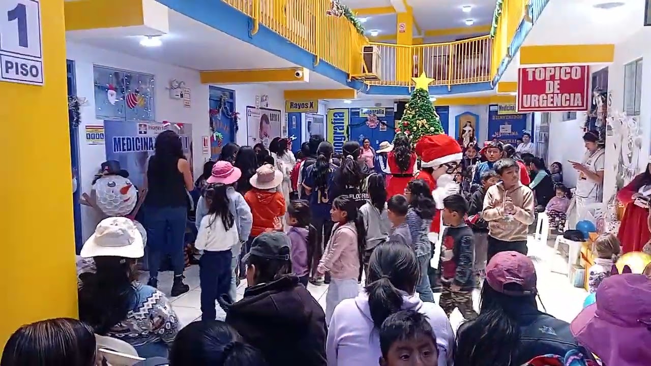 festejo de navidad en clinica para niños CUSCO, PERU