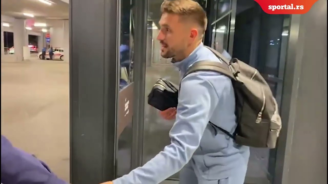 Dušan Tadić bez ijedne reči prošao pored novinara: Kapiten Srbije ostao nem po dolasku u Beograd
