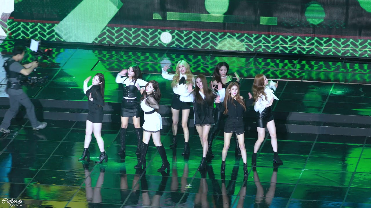 190123 모모랜드(MOMOLAND) - 뿜뿜(BBoom BBoom) 4K 직캠 @가온차트 뮤직 어워즈