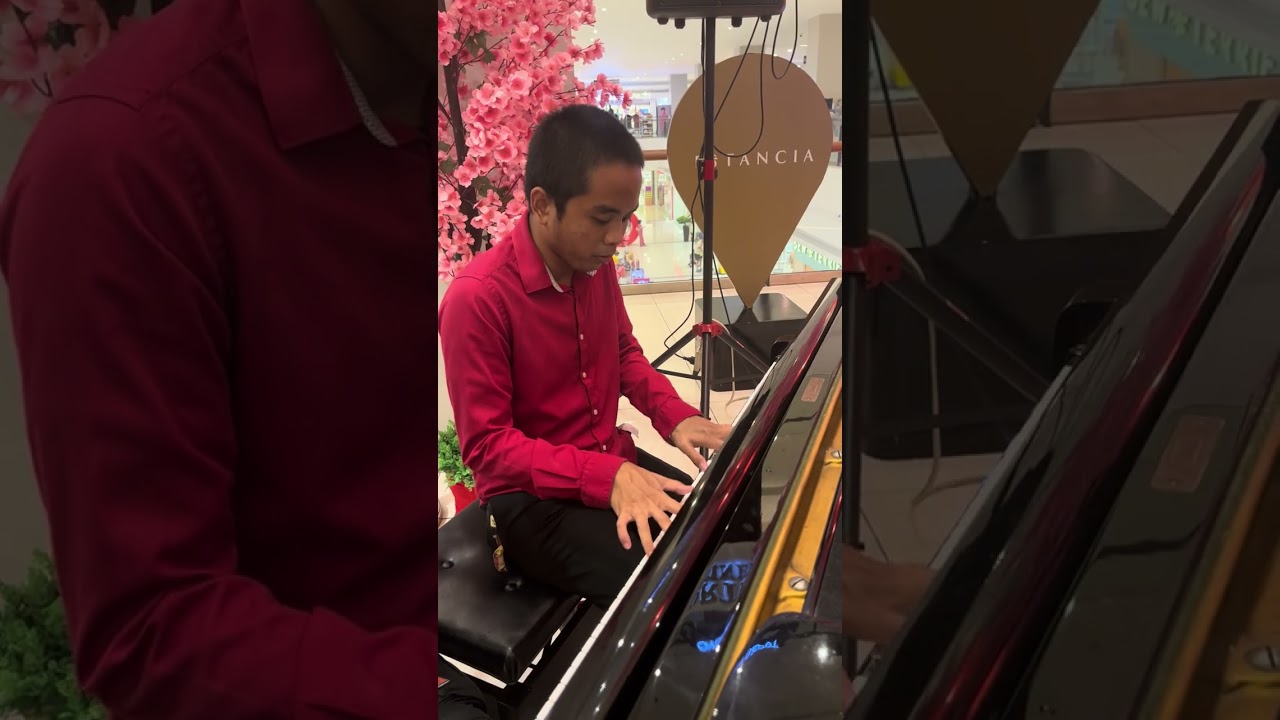 Can’t Take My Eyes Off You - Performed @ Valentine’s Day, Estancia Mall, Pasig City, Unknown Pianist
