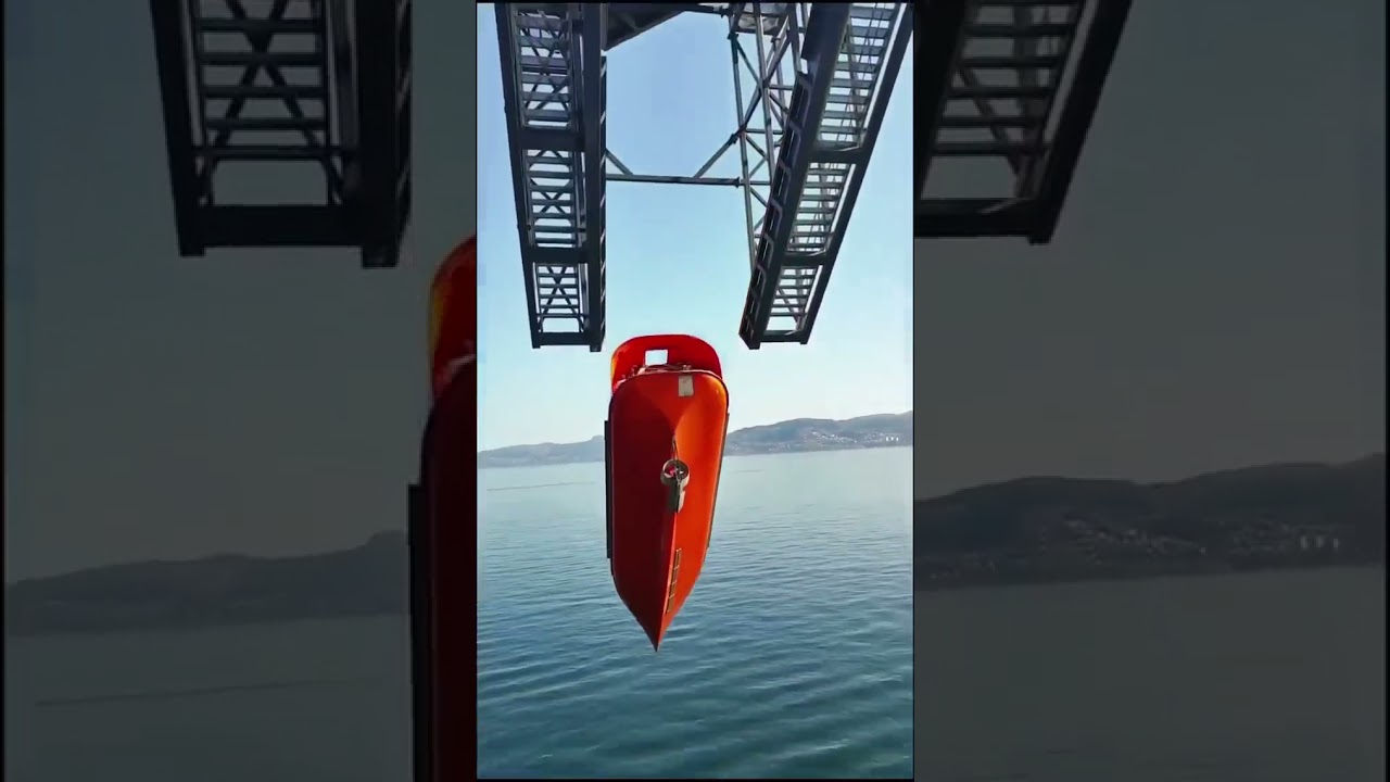 Freefall lifeboat in action