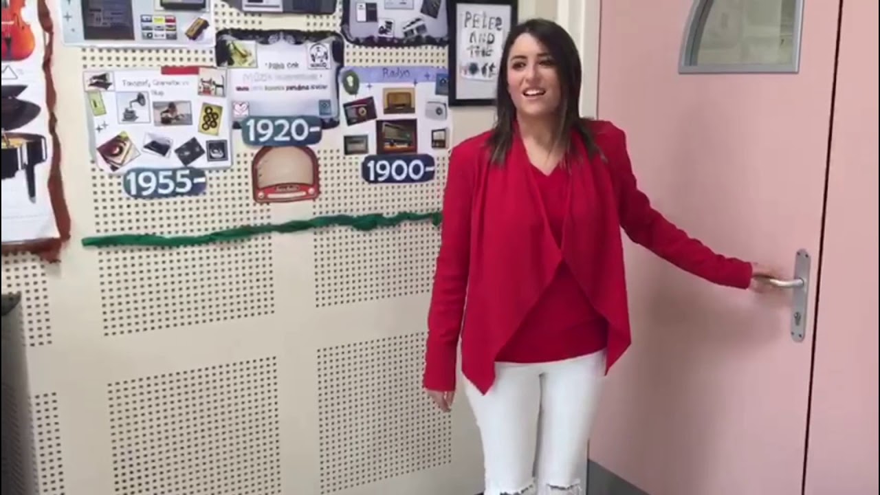 Öğretmenlerin sınıfa girişleri :)