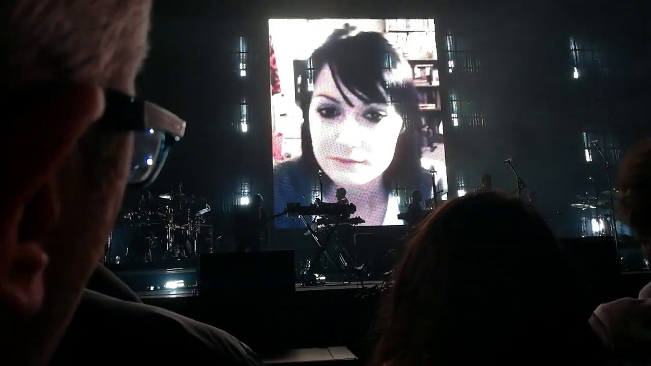 Massive Attack - Dissolved Girl LIVE Manchester Arena 2019