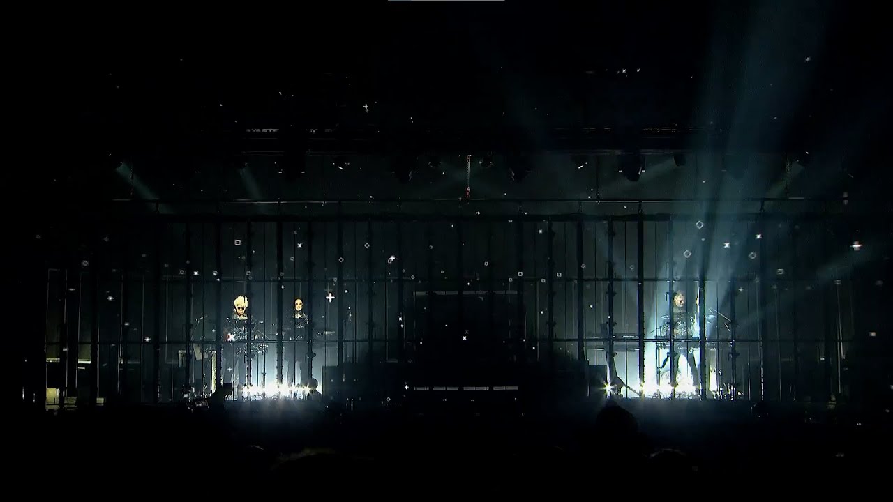 Left to my own devices  -  Pet Shop Boys (live)