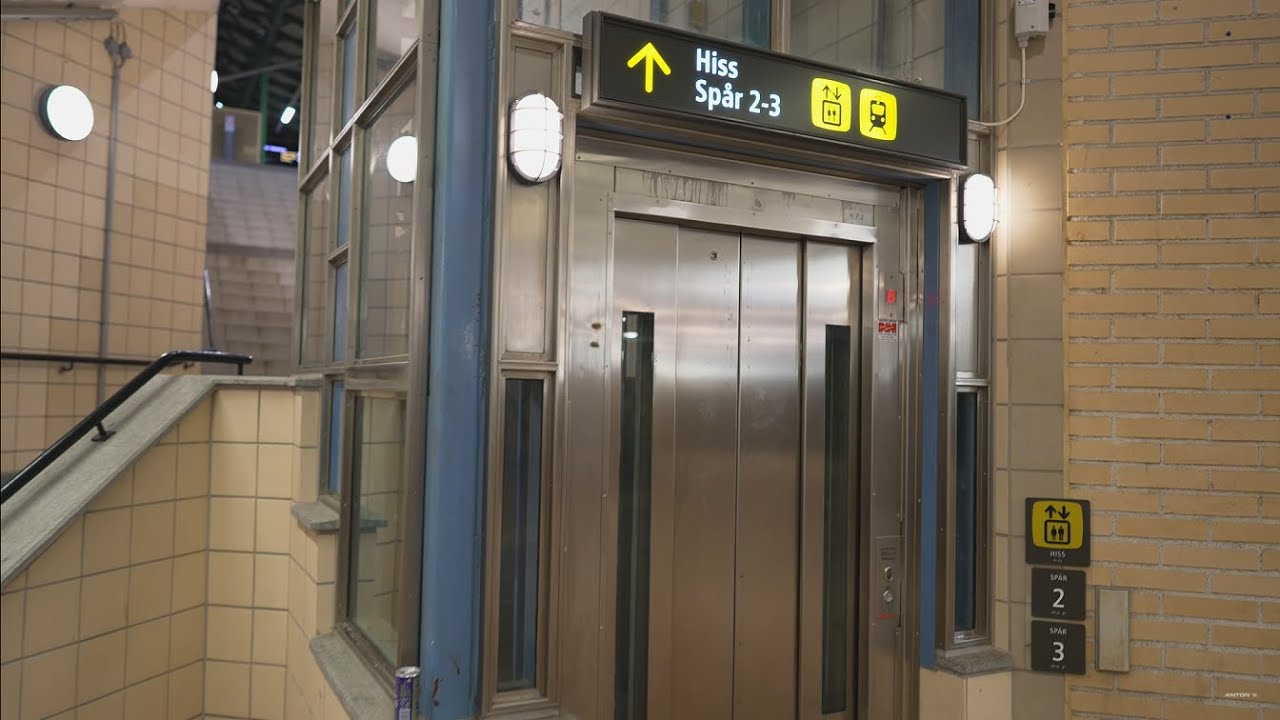 Sweden, Eskilstuna C Train Station, 2X elevator @ night