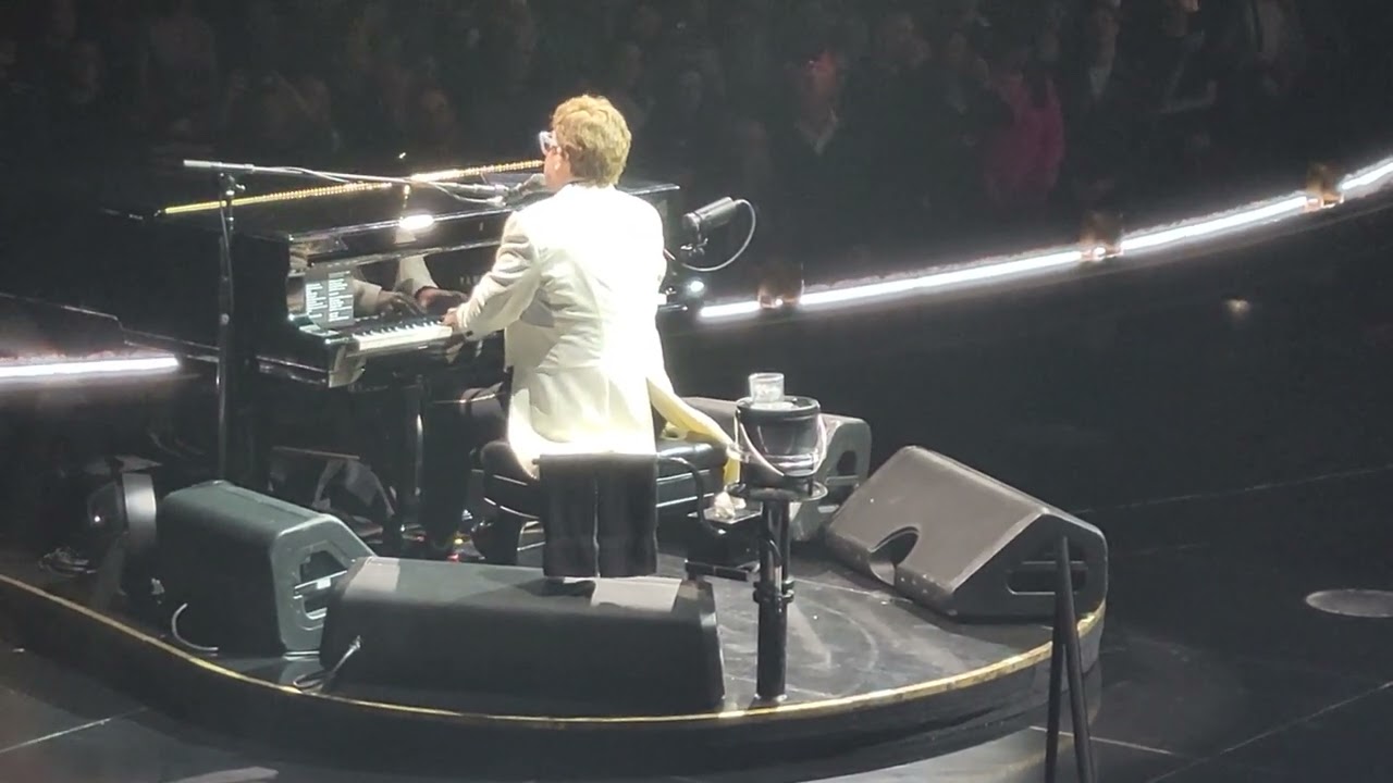 Elton John the Last minute of Candle in the wind 2/22/22 Met Life Stadium