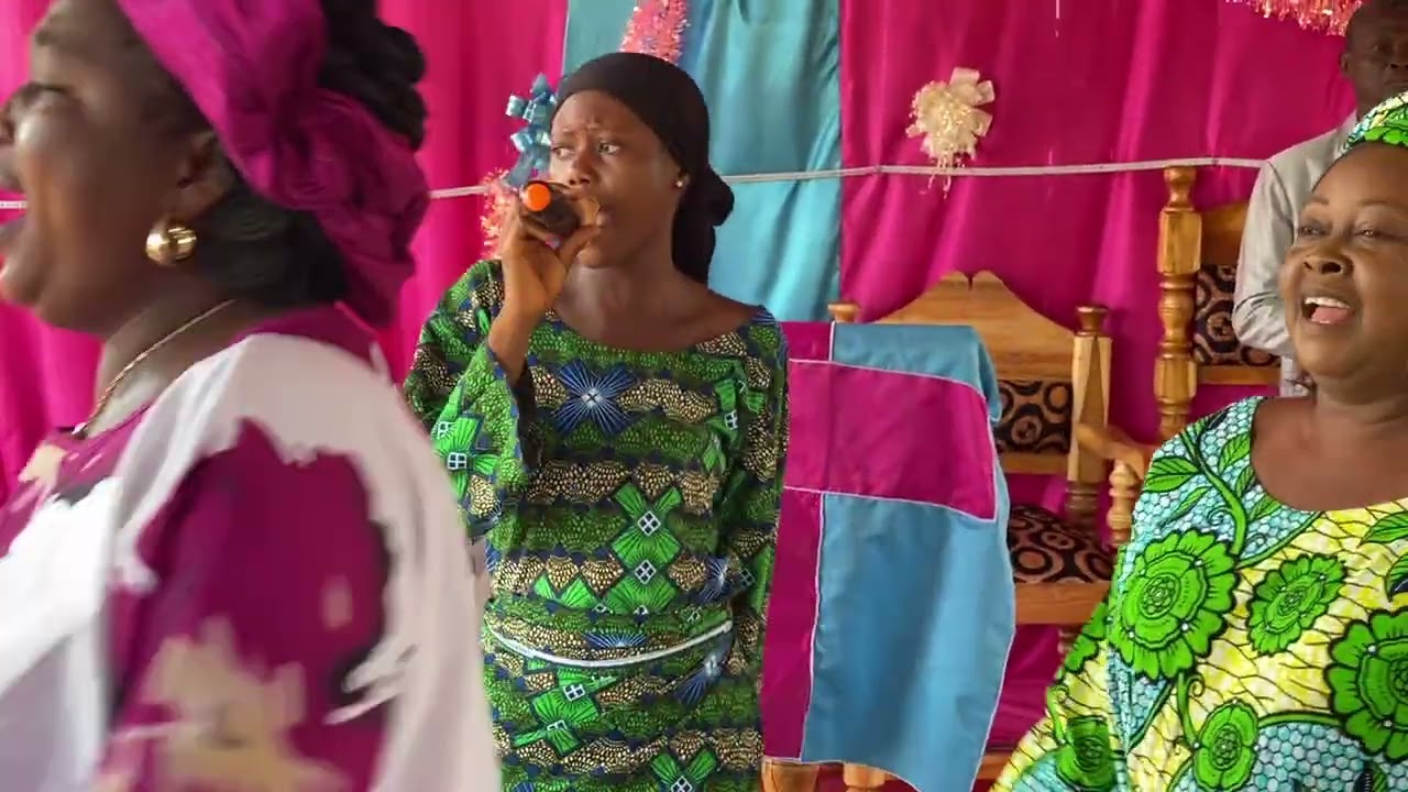 Louange sur le camp de prière JÉSUS EST DEDANS. 