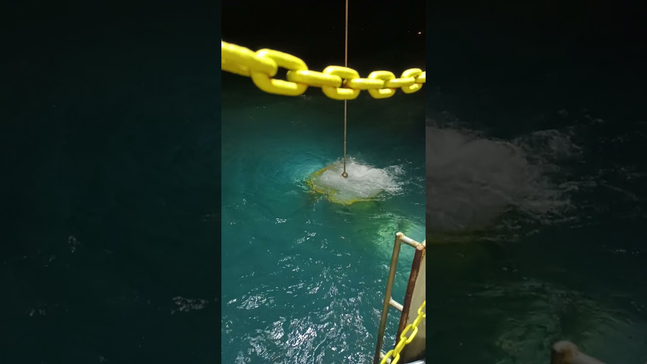 underwater (R.O.V)REMOTELY OPERTED VEHICLE launching