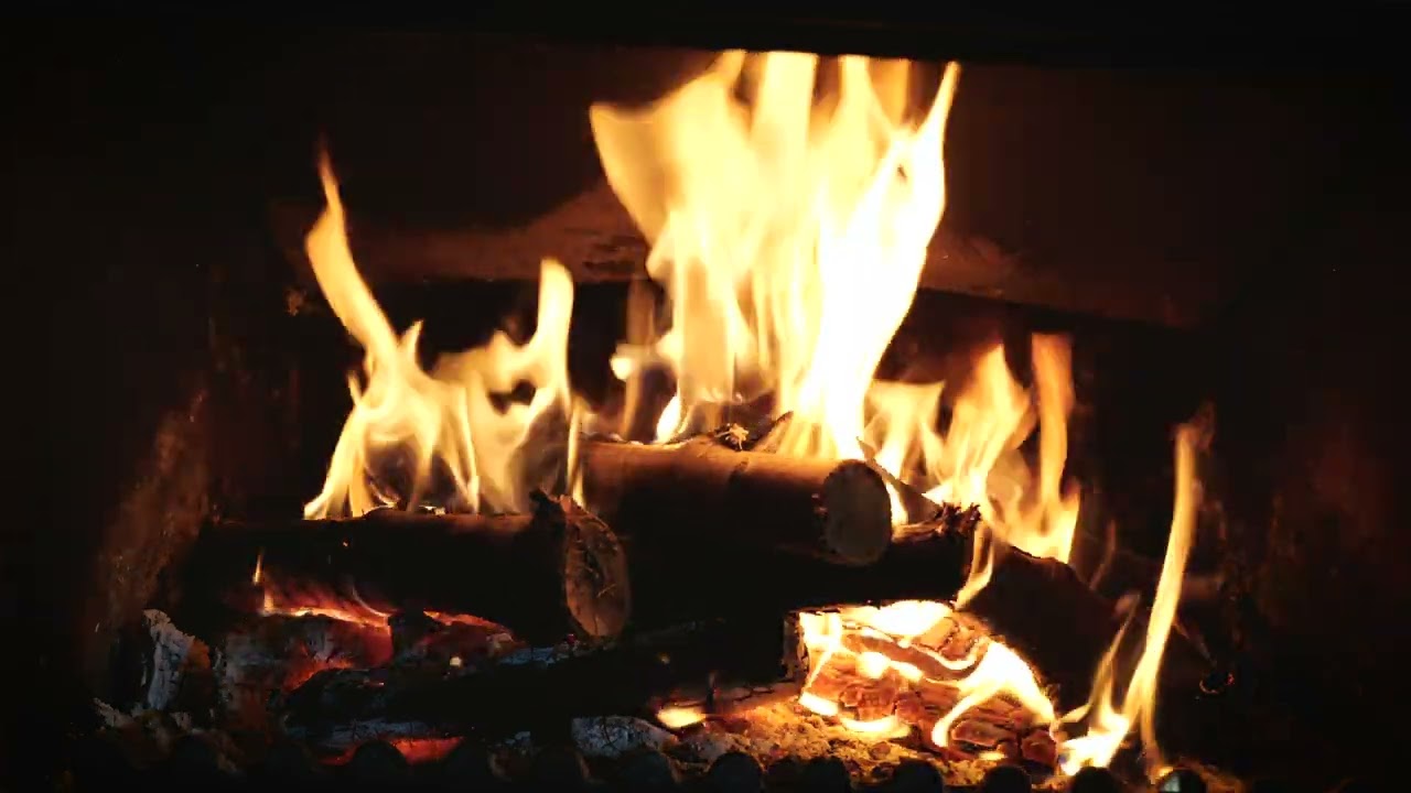 Wood Fireplace in 4K - 3 Hours of Relaxing and Crackling Wood Logs
