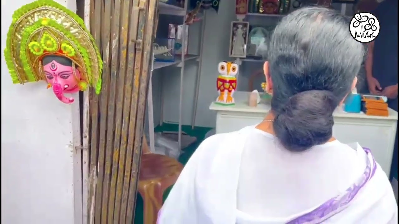Hon'ble CM Mamata Banerjee visits District Industries Centres and Manjusha, near Alipore Zoo