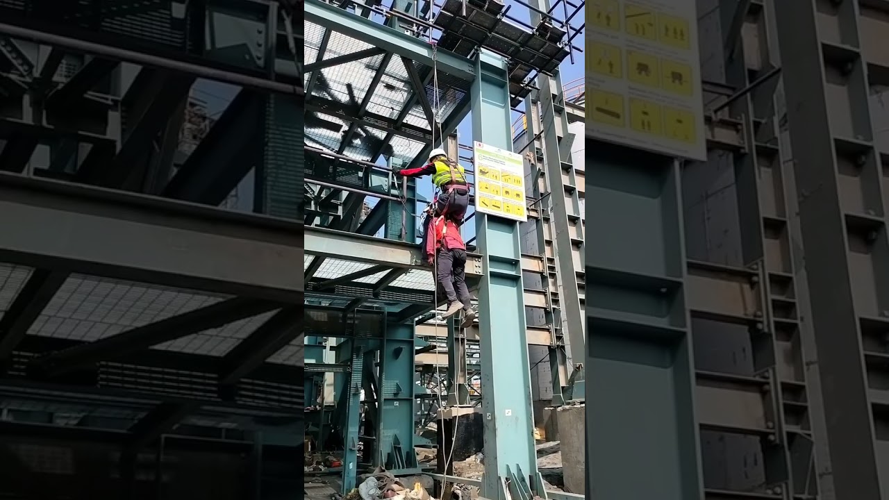 Safety first 🥇  Emergency mein khud ko aur dusron ko kaise bachayein? Dekhiye yeh safety demo.