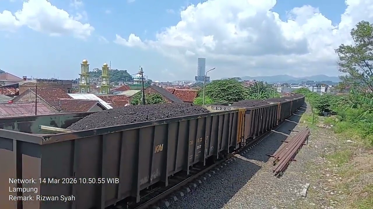 KA Babaranjang isian lokomotif Dt CC 205 memasuki jalur I Tnk (14/3/2026)