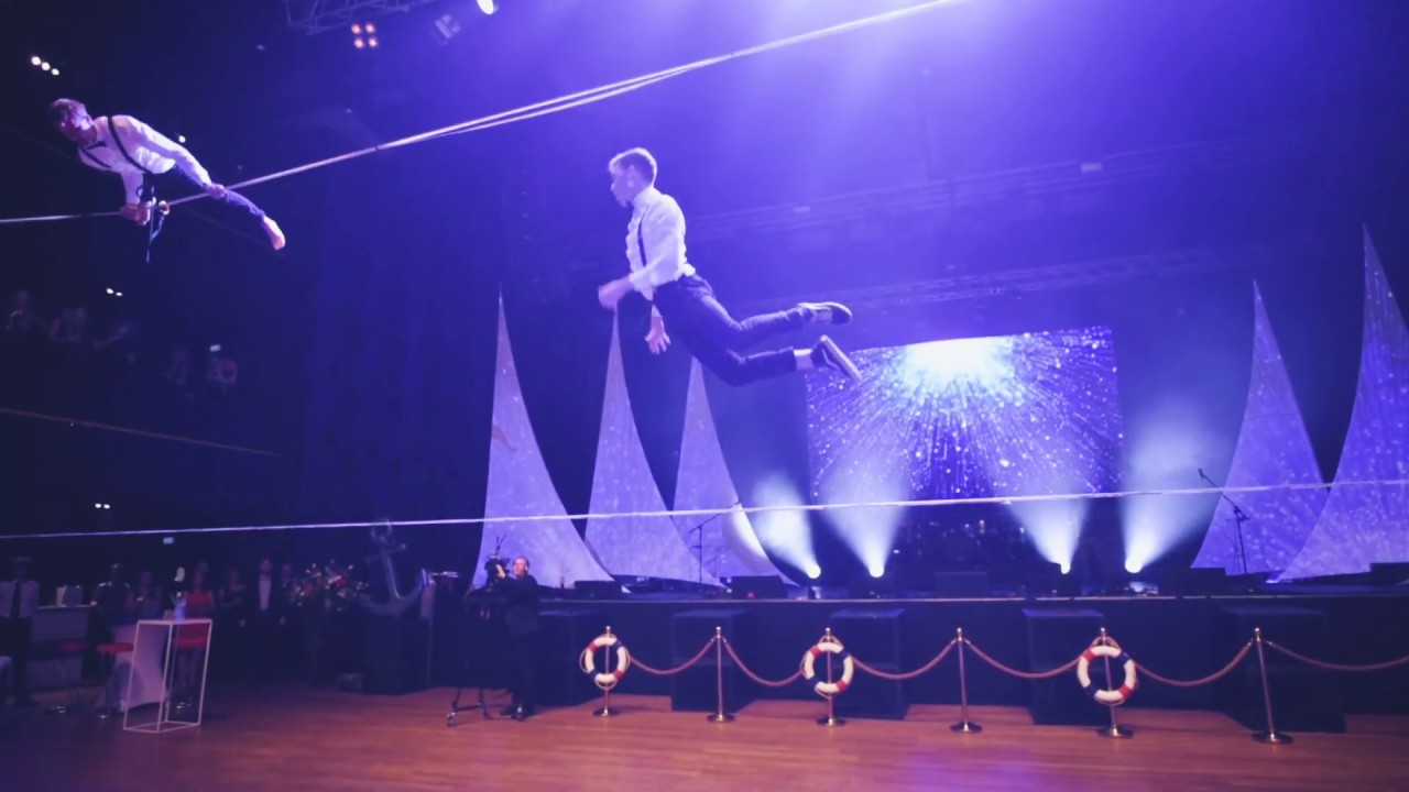 SLACKSHOW performance // Highline / trickline // Forum Karl&iacute;n