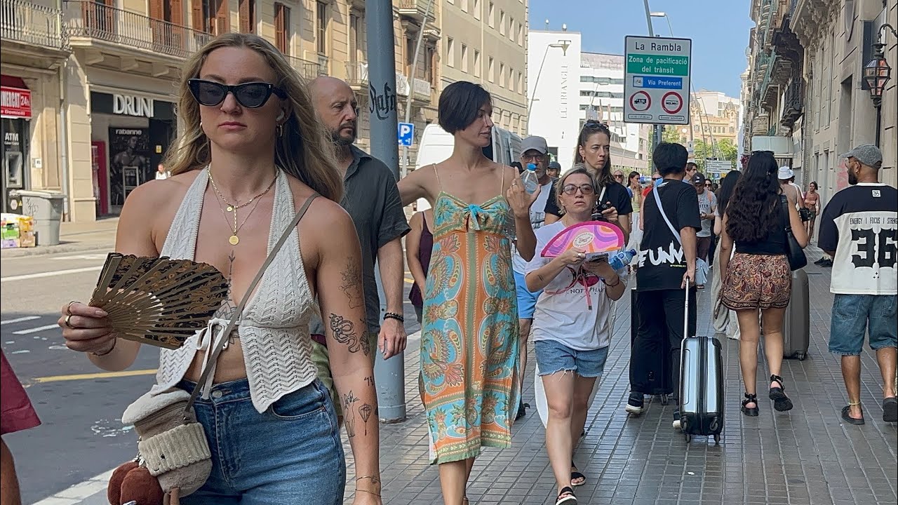 [4K] 🇪🇸 BARCELONA Summer Walk - Beautiful Saturday in Bacelon City ☀️ Pretty Women Walking down 