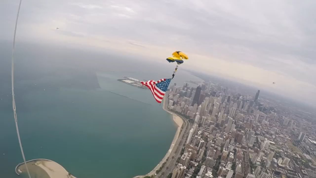 Crowds gather at North Avenue Beach for Chicago Air and Water Show practice day