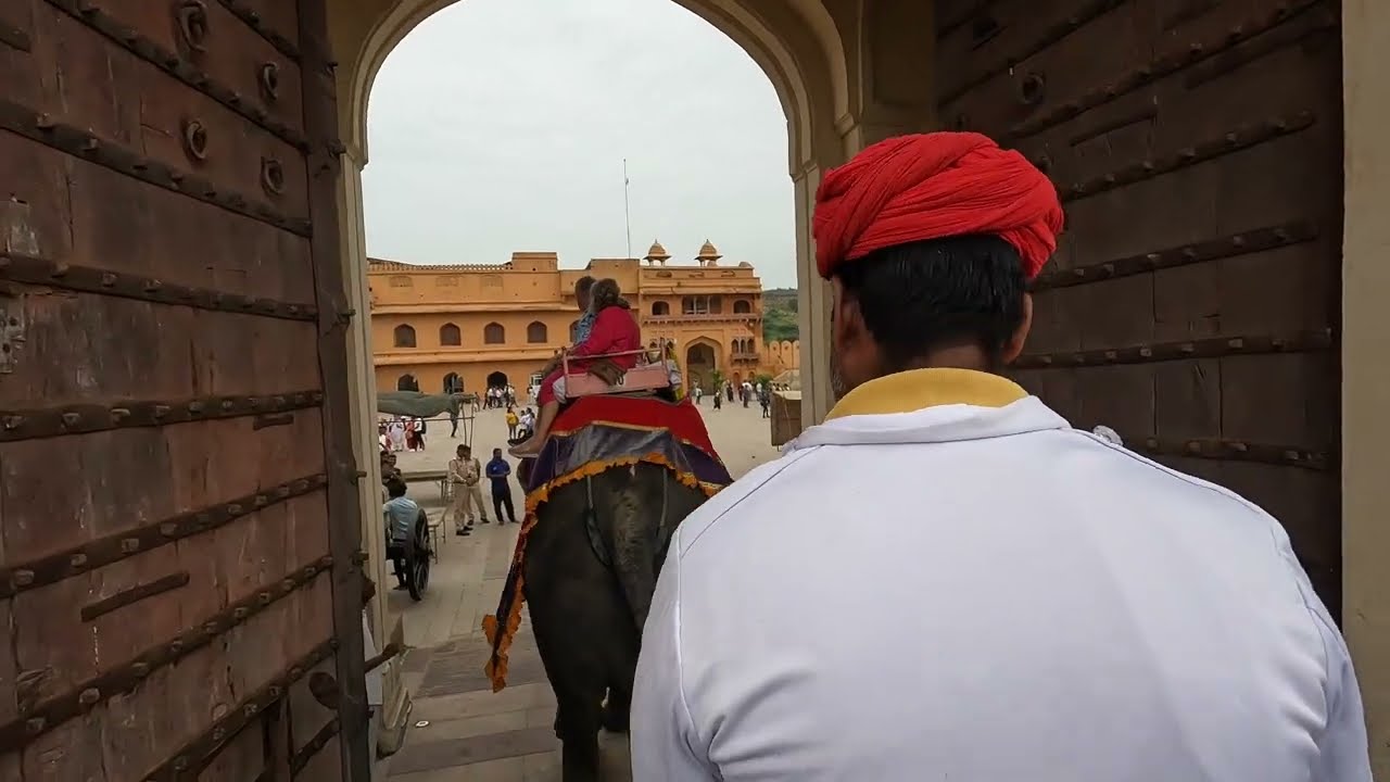 ELEPHANT RIDE TO JAIPUR AMBER FORT IN AMER, RAJASTHAN, INDIA//WHAT IS RIDING ON AN ELEPHANT LIKE?//