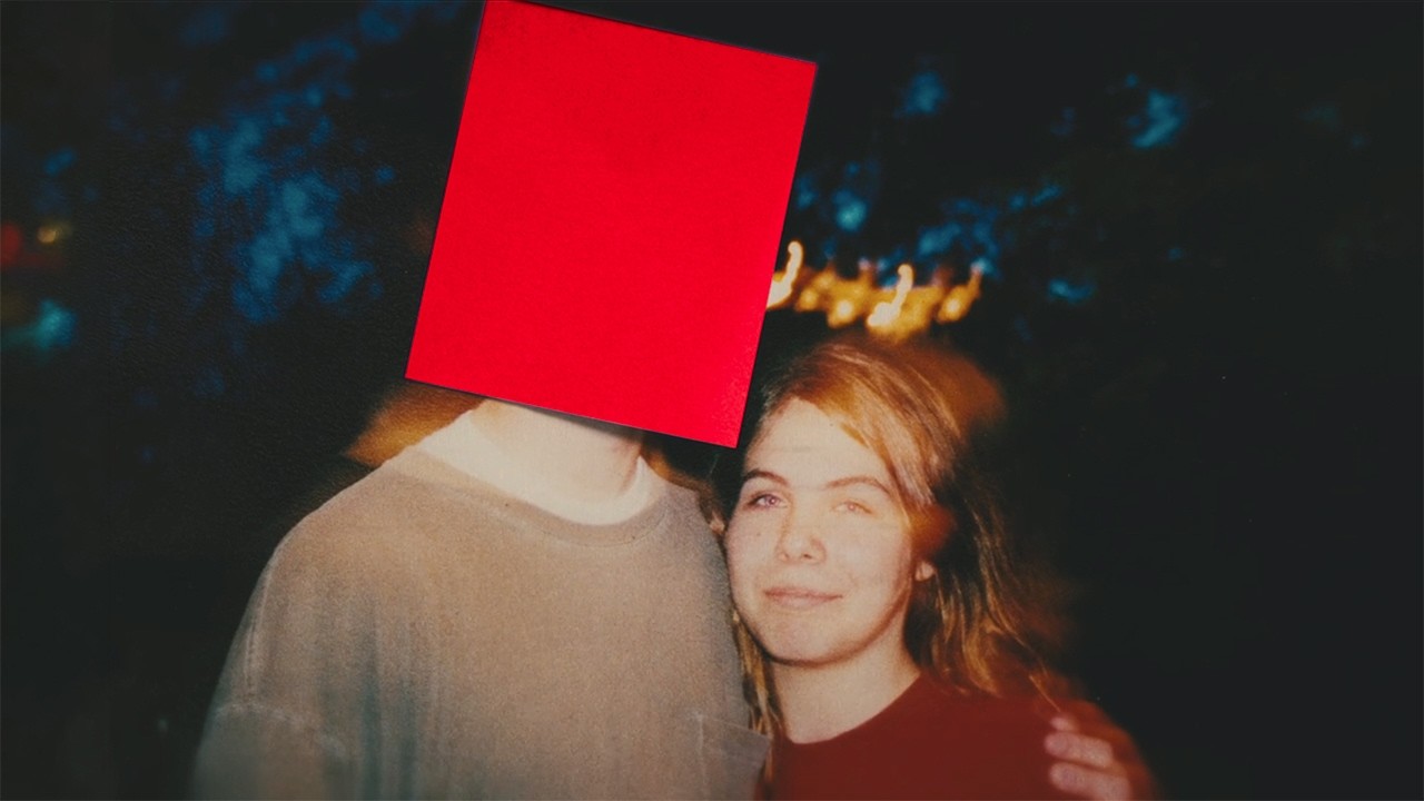 Безымянный мужчина, стоящий за документальным фильмом Hulu о груминге.