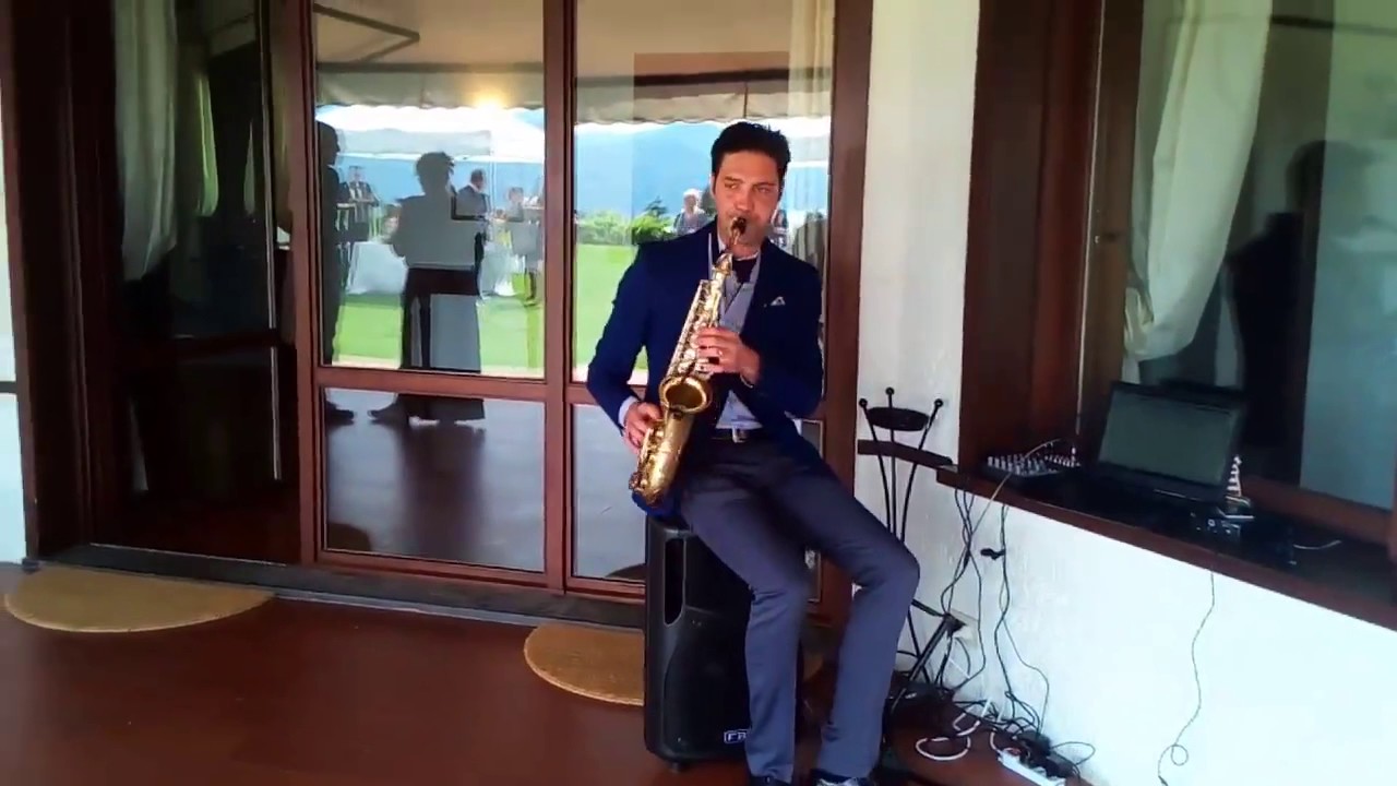 Aperitivo con musica live suonata al sax