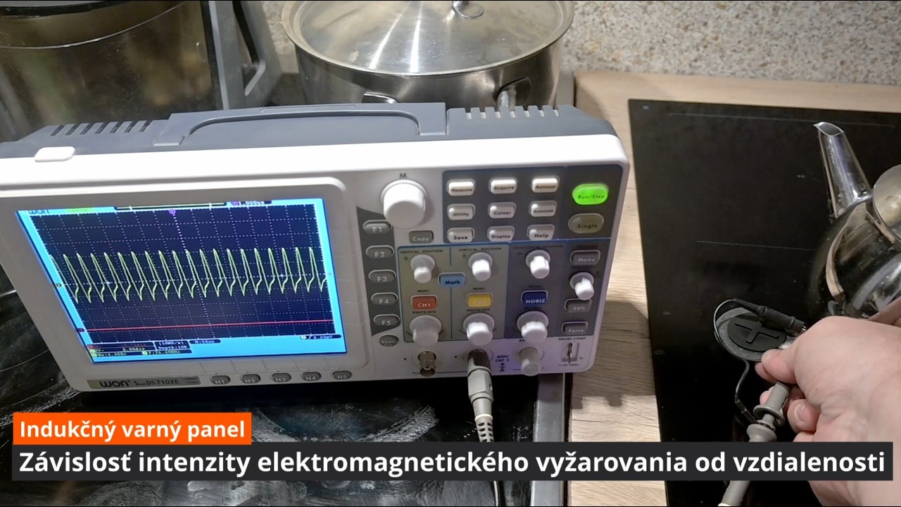 Intenzita elektromagnetick&eacute;ho poľa indukčnej varnej dosky v z&aacute;vislosti od vzdialenosti